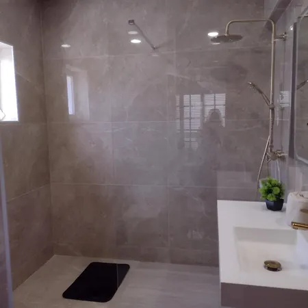 Nightingale Албуфейра